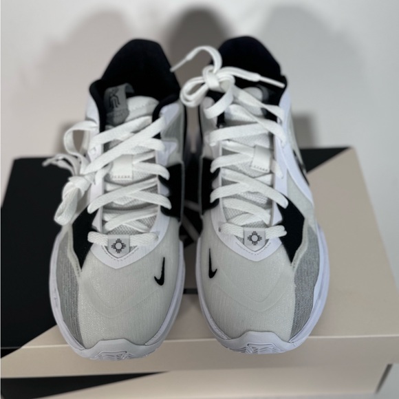 NIB Kyrie Low 5 'White Wolf Grey Black' - Picture 6 of 7